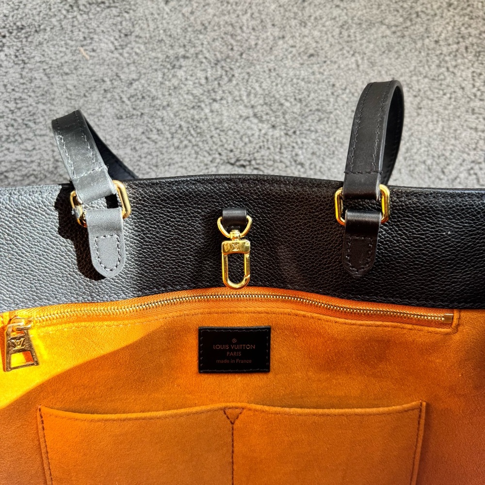LOUIS VUITTON MONOGRAM EMPREINTE ONTHEGO MM BLACK TOTE BAG - Picture 10 of 11